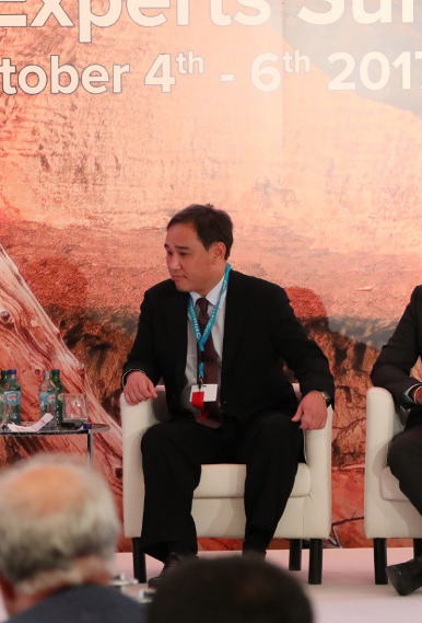 Dr. Kang attended the EVO ICL Experts Summit in 2017 ESCRS